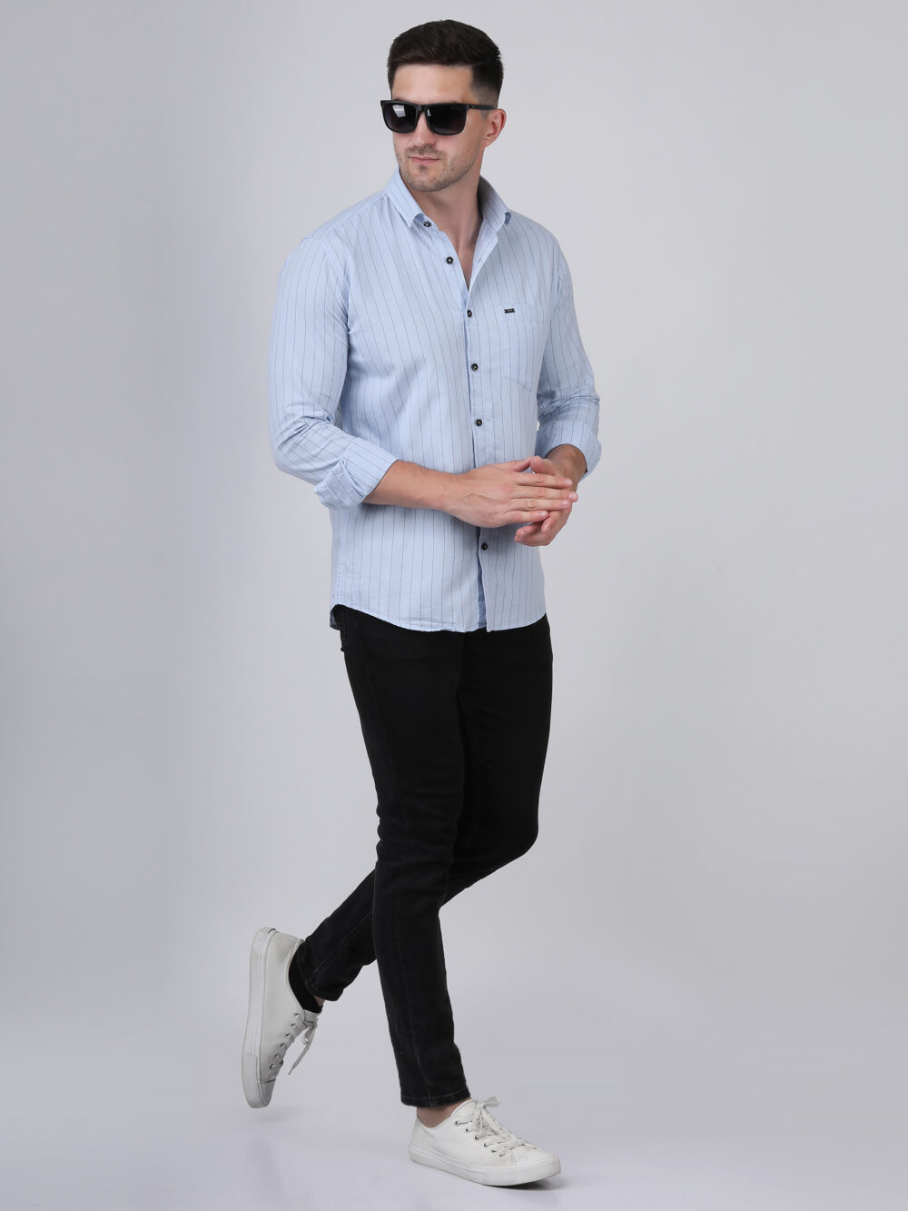 spread collar shirt